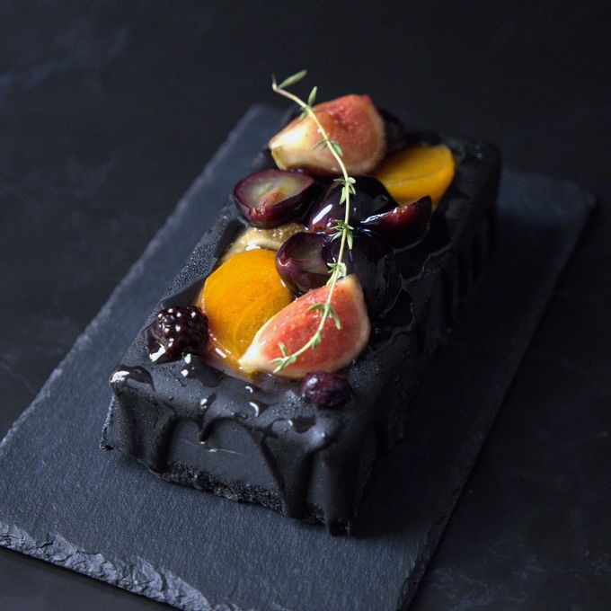 【期間限定】宝石箱のような秋のフルーツのチーズムースドリップケーキ 1