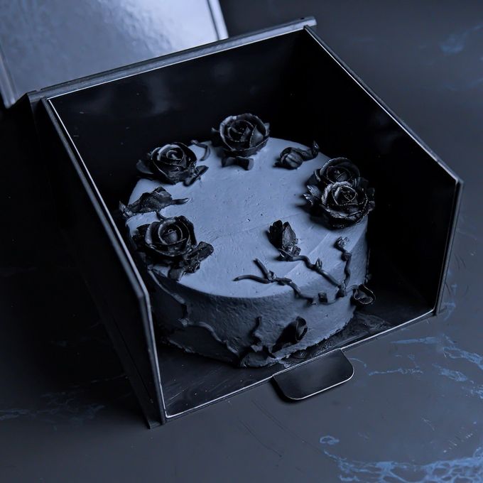 黒薔薇と黒荊が絡み合うショートケーキ 誕生日 4号サイズ 4