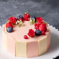 【神戸洋藝菓子ボックサン】祝福のローズブーケ 苺ホワイトショコラ～神戸マイスター仕立て～  4号 誕生日 