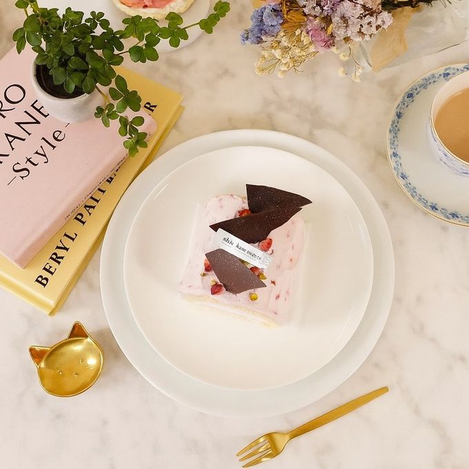 白金クリームロール（苺） ハーフ 2