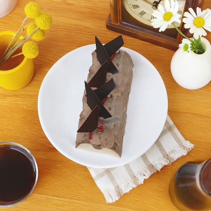 白金クリームロール（ショコラ） 2