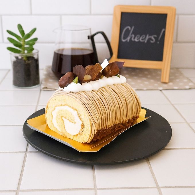  皇室献上栗 山江栗の白金ジャージーロール（モンブランスタイル） 1