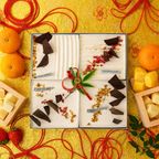 お正月 スクエアスイーツ贈答用ギフトボックス ４種の白いケーキアソート（ショートケーキ（イチゴ、オレンジ）、ドゥーブルフロマージュ、ムースフロマージュ）お節スタイル 3