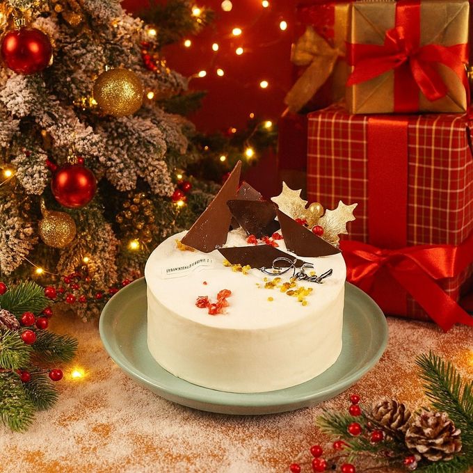 ホワイトクリスマスを彩る純白の白金フロマージュショート 5号  クリスマス2025 2