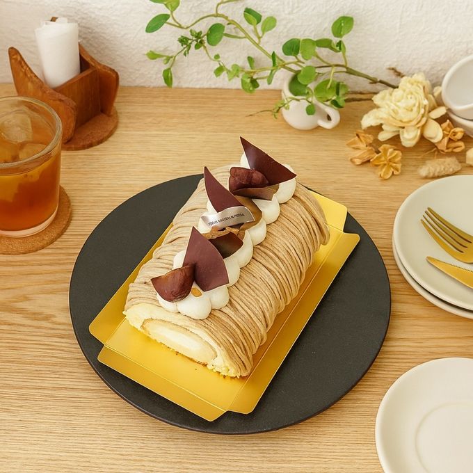  皇室献上栗 山江栗の白金ジャージーロール（モンブランスタイル） 2