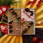 お正月 スクエアスイーツ贈答用ギフトボックス ４種モンブランアソート（山江栗、和栗、ショコラ、ベリー）お節スタイル 1