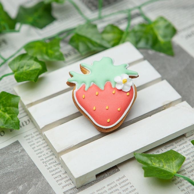【イチゴ】アイシングクッキー クッキー プチギフト デコレーション かわいい お菓子 個包装 アイシングクッキーleap 1