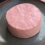 ひとくちで、甘酸っぱい物語が始まる ― ラズベリーNYチーズケーキ※グルテンフリー 1