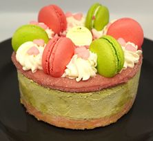 桜の花と抹茶が織り成すダブルチーズケーキ  春の余韻をとじこめた、二層の贅沢