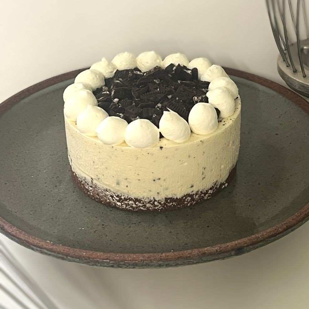 ふわとろホワイトチョコムースケーキ4号（クッキー＆クリーム