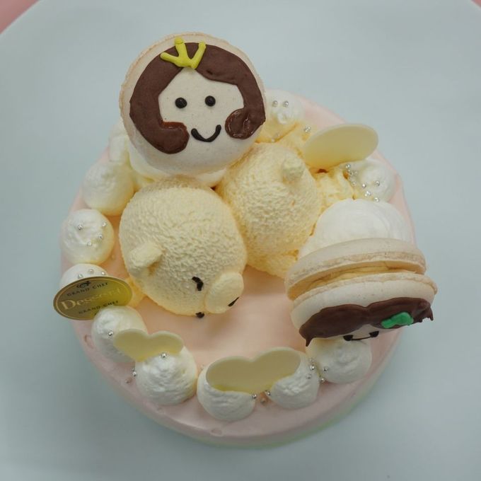 ひな祭り おやすみクマのホワイトチョコ苺ショート｜お雛さまマカロン付き 2