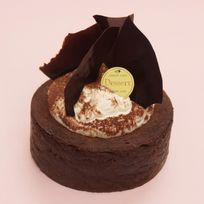 濃厚チョコレートバスクチーズケーキ ）4号（2〜3名｜チョコ好きも唸る大人の一台