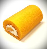 十六代真っ赤卵の贅沢ロールケーキ ～一口で感じる、至高の卵の旨味と芳醇なバニラ～
