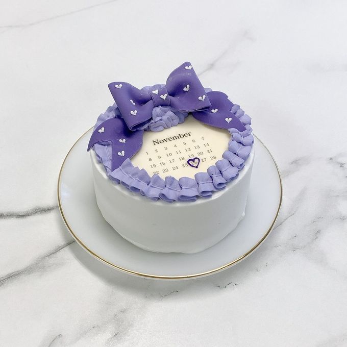 【店頭受取】◻︎丸型カレンダー ハートドット柄リボンケーキ 4号《選べる9色｜韓国｜誕生日｜お好きな日付で♪》 3