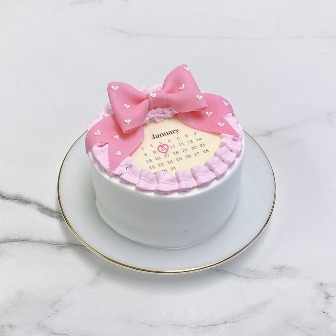 【店頭受取】◻︎丸型カレンダー ハートドット柄リボンケーキ 4号《選べる9色｜韓国｜誕生日｜お好きな日付で♪》 2