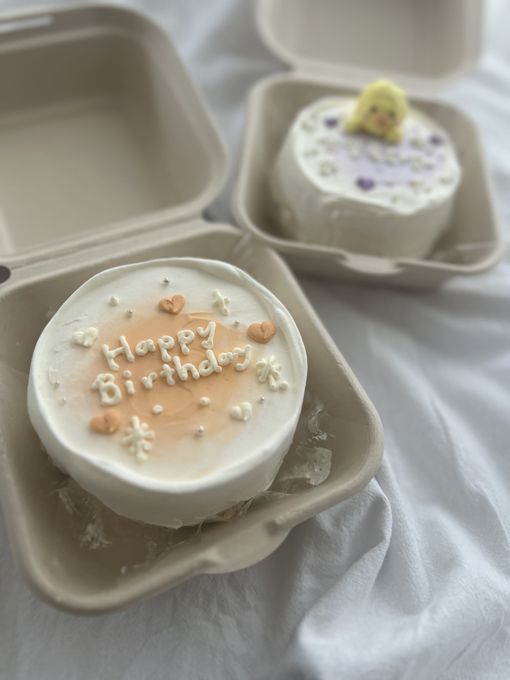 【選べる8色】甘さ控えめクリームチーズ風味のキラキラパステルケーキ 1