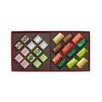 華やかなクリスマスの街並みが描かれた豪華なギフトボックス。 4