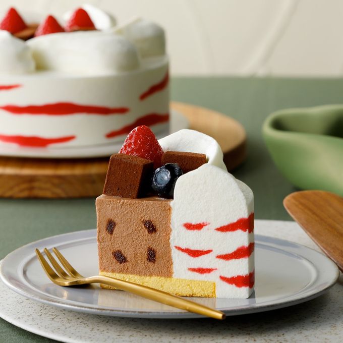 【オハヨー乳業株式会社】生チョコ＆ベリーのアイスクリームケーキ 5号 15cm