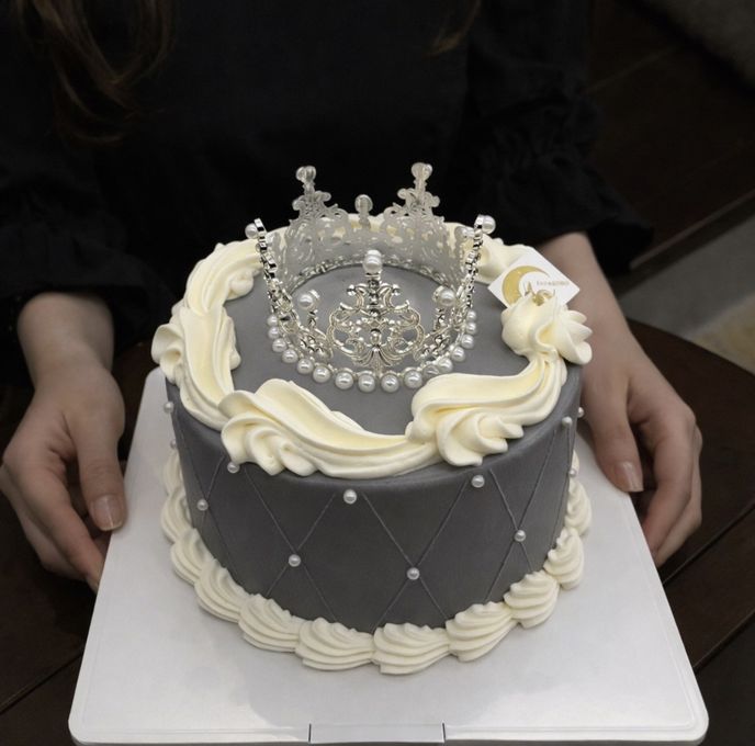 【選べる9色】キルティング×クラウンケーキ｜誕生日・記念日・推し活対応｜上品・写真映え◎ 2