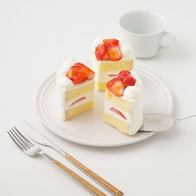 【カットタイプ】高級苺盛りデコレーションケーキ 4号 12cm 5