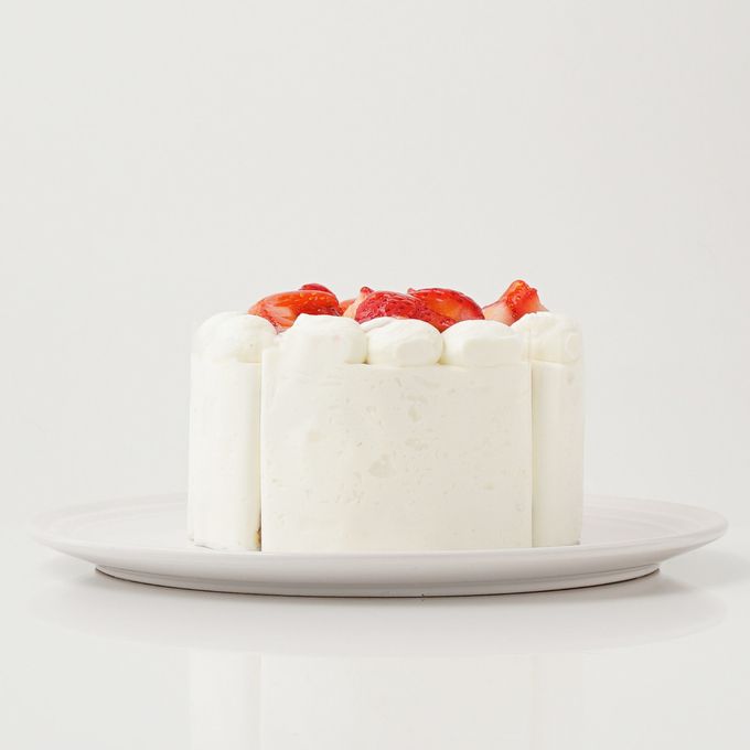 【カットタイプ】高級苺盛りデコレーションケーキ 6号 18cm 2