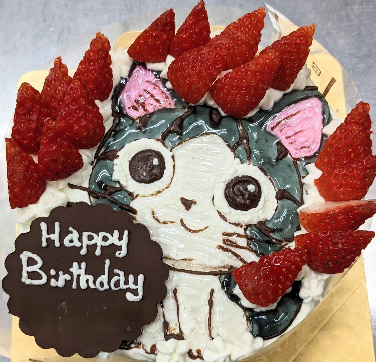 先着1日3台限定！手書きイラスト5号イチゴのキャラクター生クリームケーキ （メゾンプチ洋菓子店） | Cake.jp