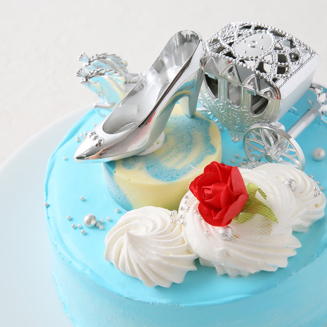 シンデレラの靴と馬車ケーキ いちご 5号（blanctigre〜due〜） | Cake.jp