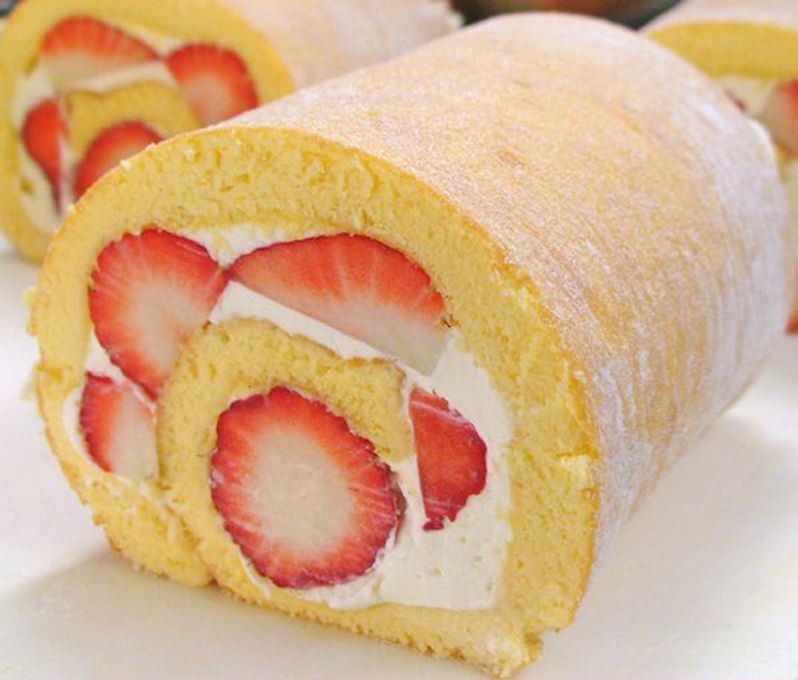  人気No1 いちごたっぷりロールケーキ 1