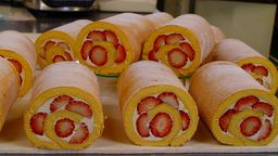  人気No1 いちごたっぷりロールケーキ 2