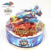 キャラデコパーティーケーキ 仮面ライダーガッチャード 2023 ・ピンク色のストロベリー生クリーム苺5号 (たっぷり苺たっぷり生クリーム) 15cm（バースデーオーナメント付き）北海道の生クリーム・小麦粉・バター100％使用 お急ぎ便対応