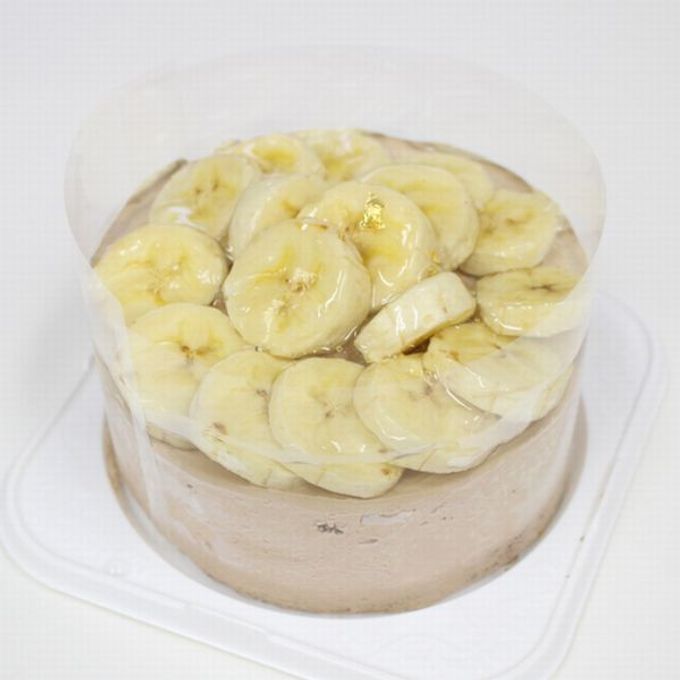 新作：バナナたっぷりデコレーションケーキ 4号 チョコ生クリーム（バースデーオーナメント＋キャンドル付き）北海道の生クリーム・小麦粉・バター100％使用 お急ぎ便対応 1