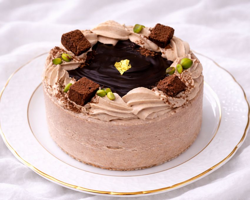 半解凍で美味しい/ショコラデコレーション 生チョコ飾り ベルギー産チョコレート・北海道の生クリーム・小麦粉・バター100％使用 12号（直径約36cm）（キャンドル＋ポストカード）（室温または冷蔵庫で半解凍でも美味しくお召し上がりいただけます。） 1