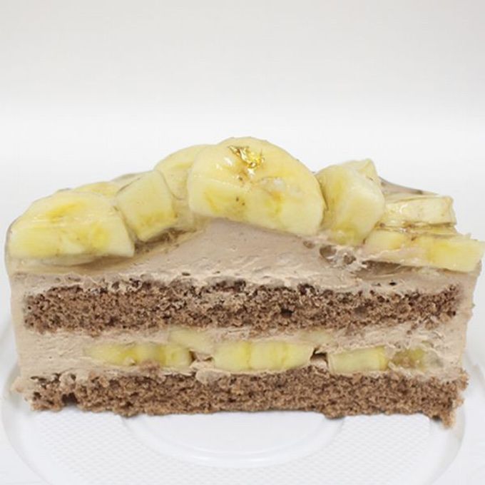新作：バナナたっぷりデコレーションケーキ 4号 チョコ生クリーム（バースデーオーナメント＋キャンドル付き）北海道の生クリーム・小麦粉・バター100％使用 お急ぎ便対応 2