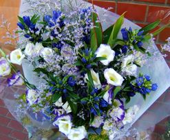 おまかせ！紫、ホワイト系花束プレゼント 花 ギフト２１【お急ぎ便対応】【敬老の日 誕生日 開店祝い】 