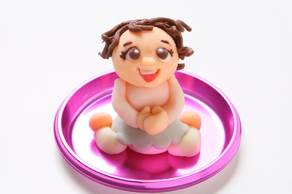 チョコ似顔絵人形付き フラワーバタークリームデコレーションケーキ 4号 12cm  4