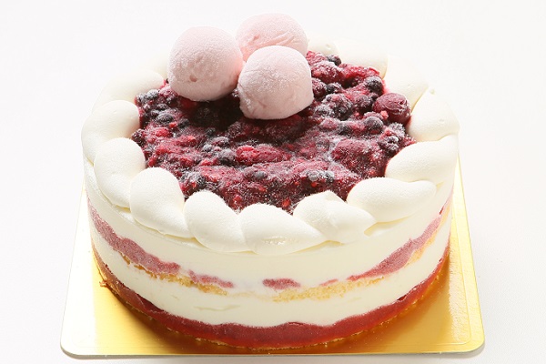 ストロベリーアイスケーキ ミックスベリージャムといちごミルクジェラート添え 4.5号 直径約15cm×高さ約5.5cm