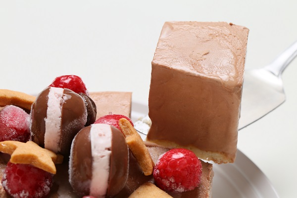 【森のケーキ屋 どんぐり】ハート型 チョコレートアイスクリームのデコレーションケーキ 4号 12cm 4