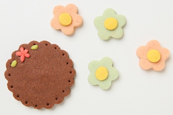 国産小麦粉と安心材料☆キャラクタークッキーのデコレーションケーキ 7号 21cm 8