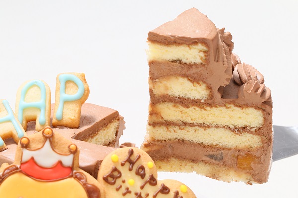 HAPPY BIRTHDAYアイシングクッキー付き イラストキャラクターデコレーションケーキ（チョコ生クリーム） 7号 21cm 4