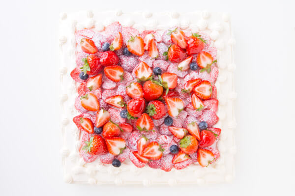 【名古屋限定】イチゴ好きにはたまらない たっぷりイチゴのスクエアデコレーション 30cm×30cm 4