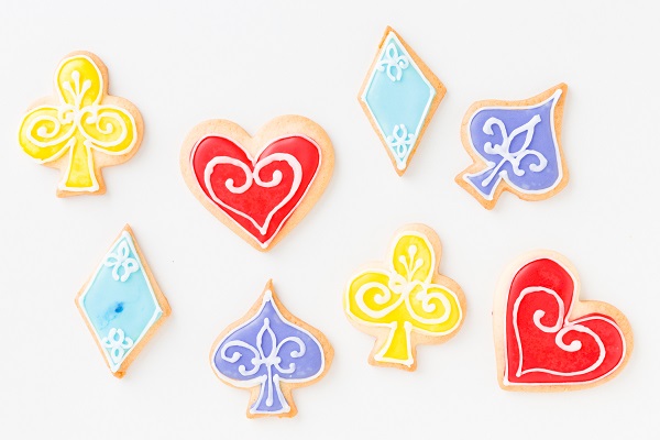 トランプアイシングクッキーのネイキッドケーキ 下段7号+上段6号