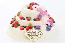 フラワー添え苺のパーティデコレーションケーキ 3段 10号×7号×5号 1