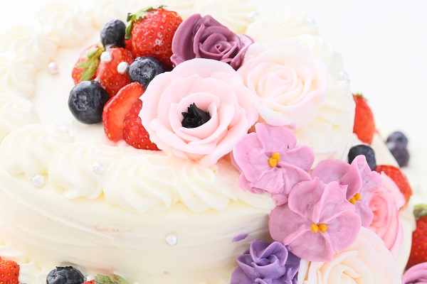 フラワー添え苺のパーティデコレーションケーキ 3段 10号×7号×5号 10
