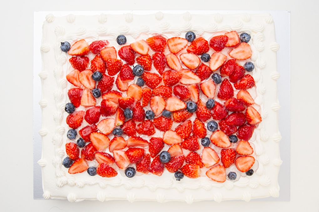イチゴたっぷりパーティデコレーションケーキ 30×30cm  4
