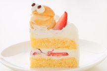 シュークリームといちごでにぎやかにお祝い！生クリームデコレーションケーキ 5号 15cm 4