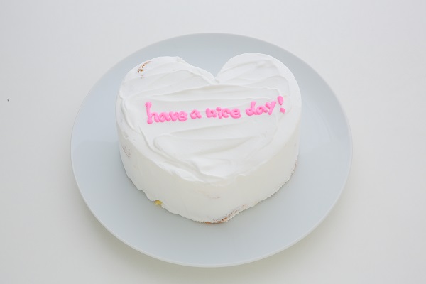 韓国ケーキ 4号 ホワイト ハートのメッセージケーキ 12cm センイルケーキ  2