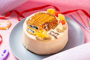 イラストケーキ(生クリーム、チョコクリーム、お選び出来ます) 5号 15cm(作例は、グローブです)