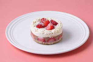 ヴィーガンストロベリーデコレーションrawケーキ 4号《ヴィーガンスイーツ・ヴィーガンケーキ》《ロースイーツ》