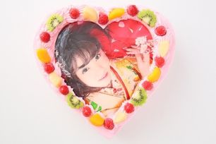 大型写真ケーキハート型 イチゴクリーム 9号 27cm 【送られてきた画像を色鉛筆画に編集できます】