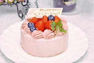 ストロベリー生チーズクリームのバースデーケーキ